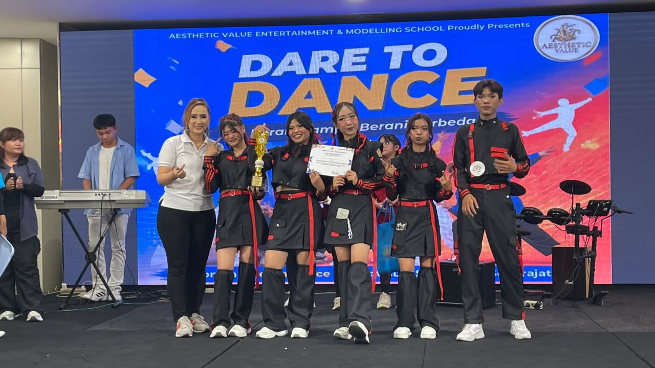 Borong Prestasi! Tim Modern Dance SMK Mahardhika Surabaya Raih Juara 2 dan Best Koreografi di Ajang Dare to Dance